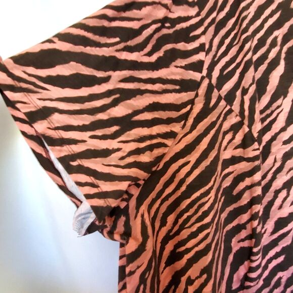 D & Co Pink Brown Animal Print Scoop Neck Short Sleeve Plus Top Shirt 5X - Picture 2 of 4